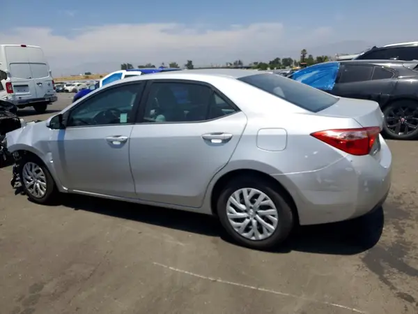 5YFBURHE7JP795749 2018 TOYOTA COROLLA - Image 2