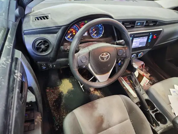 5YFBURHE7JP795802 2018 TOYOTA COROLLA - Image 8