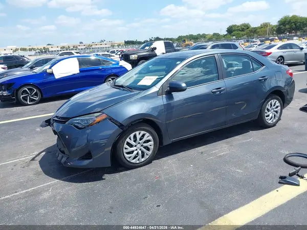 5YFBURHE7JP797291 2018 TOYOTA COROLLA - Image 2
