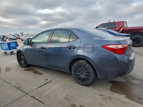 5YFBURHE7JP798277 2018 TOYOTA COROLLA - Image 2