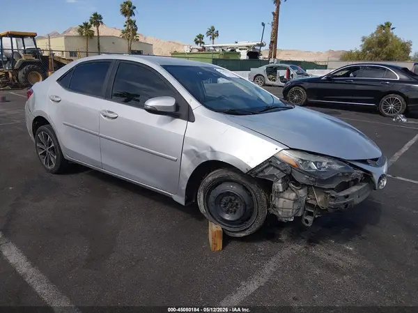 5YFBURHE7JP798909 2018 TOYOTA COROLLA - Image 1