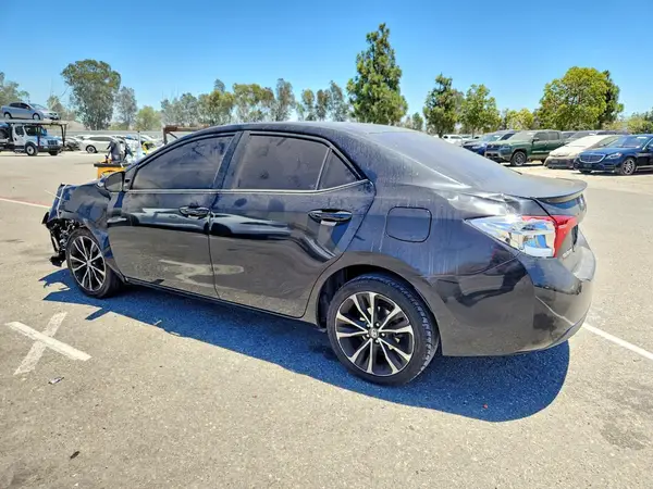 5YFBURHE7JP799297 2018 TOYOTA COROLLA - Image 2