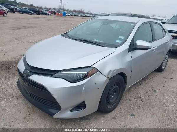 5YFBURHE7JP799445 2018 TOYOTA COROLLA - Image 2