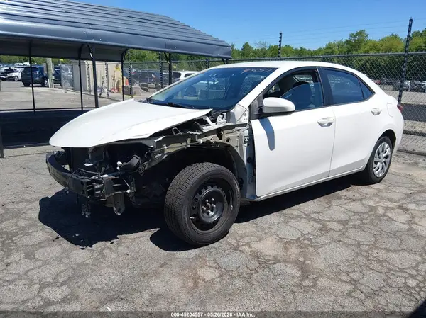 5YFBURHE7JP800187 2018 TOYOTA COROLLA - Image 2