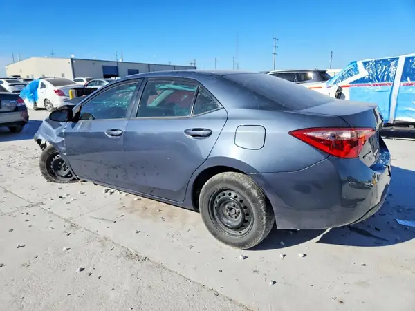 5YFBURHE7JP800478 2018 TOYOTA COROLLA - Image 2