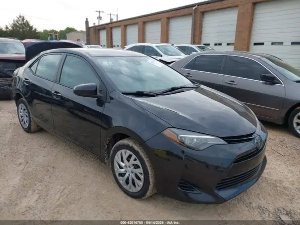 5YFBURHE7JP801405 2018 TOYOTA COROLLA - Image 1