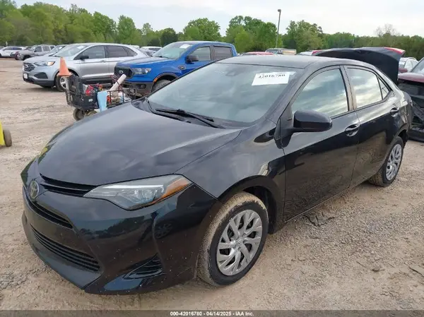 5YFBURHE7JP801405 2018 TOYOTA COROLLA - Image 2