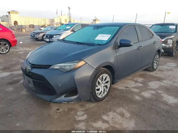 5YFBURHE7JP802070 2018 TOYOTA COROLLA - Image 2