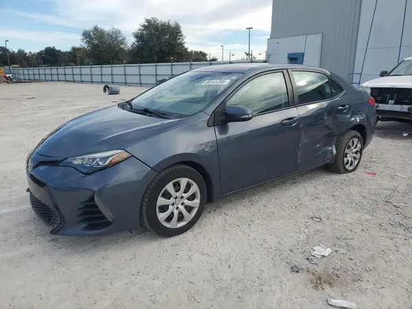 5YFBURHE7JP802795 2018 TOYOTA COROLLA - Image 1