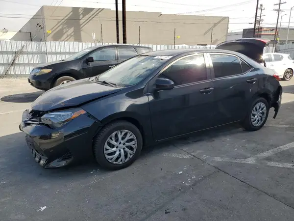 5YFBURHE7JP802876 2018 TOYOTA COROLLA - Image 1