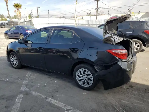 5YFBURHE7JP802876 2018 TOYOTA COROLLA - Image 2