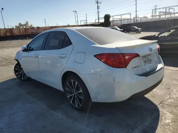 5YFBURHE7JP803140 2018 TOYOTA COROLLA - Image 2