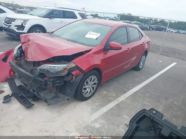 5YFBURHE7JP803509 2018 TOYOTA COROLLA - Image 2