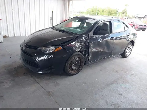 5YFBURHE7JP803638 2018 TOYOTA COROLLA - Image 2