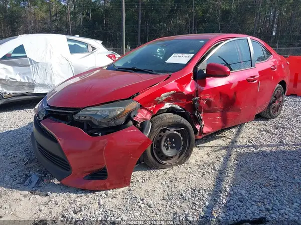 5YFBURHE7JP804014 2018 TOYOTA COROLLA - Image 2