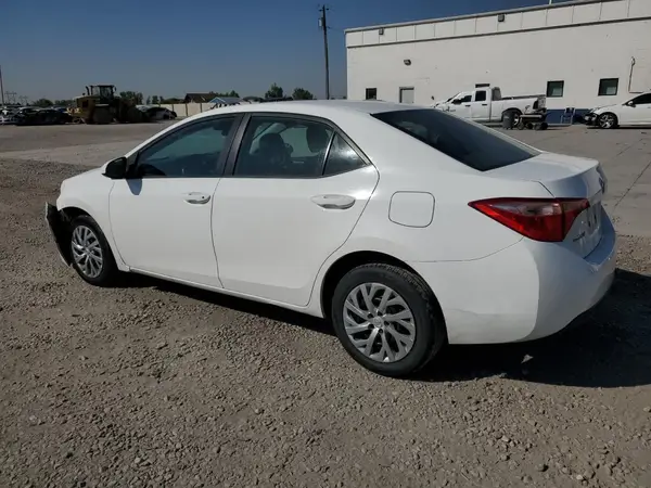 5YFBURHE7JP805230 2018 TOYOTA COROLLA - Image 2