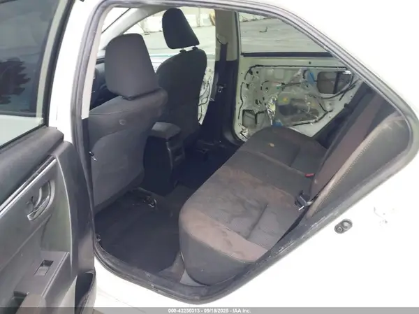 5YFBURHE7JP806040 2018 TOYOTA COROLLA - Image 8