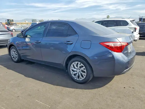 5YFBURHE7JP806359 2018 TOYOTA COROLLA - Image 2