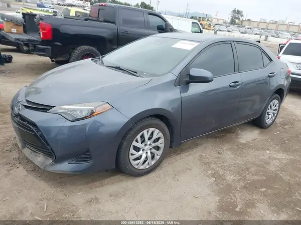 5YFBURHE7JP808080 2018 TOYOTA COROLLA - Image 2