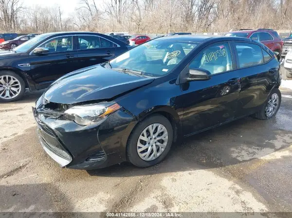5YFBURHE7JP808161 2018 TOYOTA COROLLA - Image 2