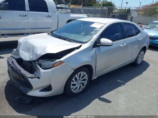 5YFBURHE7JP808533 2018 TOYOTA COROLLA - Image 2
