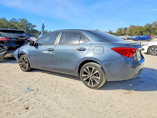 5YFBURHE7JP811769 2018 TOYOTA COROLLA - Image 2