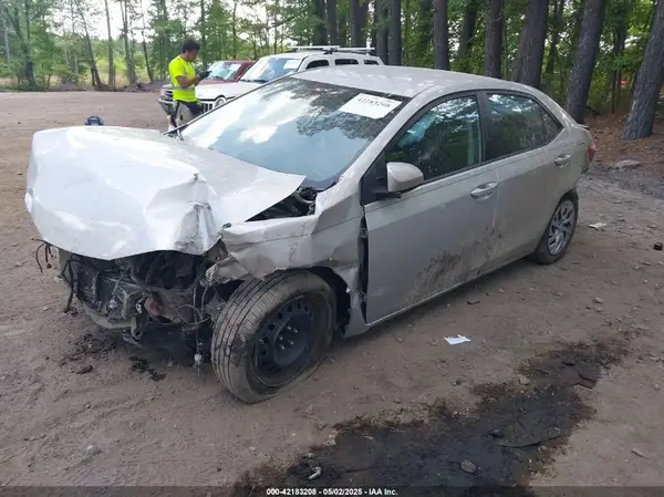 5YFBURHE7JP812470 2018 TOYOTA COROLLA - Image 2