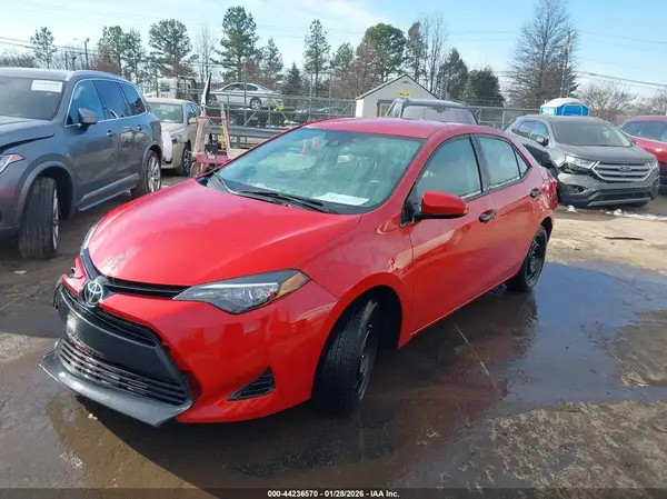 5YFBURHE7JP814395 2018 TOYOTA COROLLA - Image 2