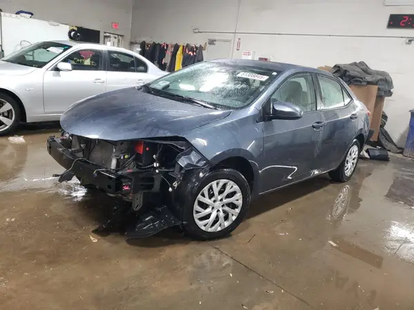 5YFBURHE7JP815885 2018 TOYOTA COROLLA - Image 1