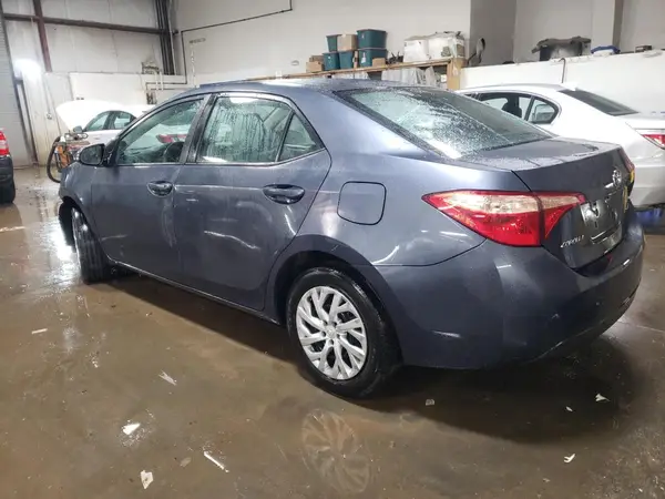 5YFBURHE7JP815885 2018 TOYOTA COROLLA - Image 2