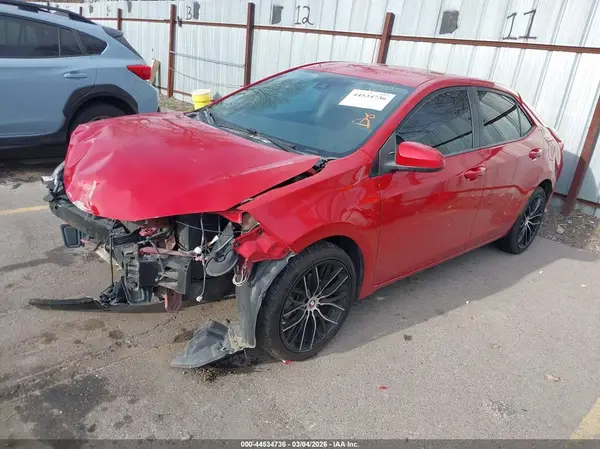 5YFBURHE7JP815952 2018 TOYOTA COROLLA - Image 2