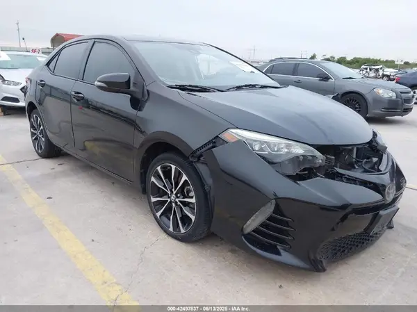 5YFBURHE7JP816129 2018 TOYOTA COROLLA - Image 1