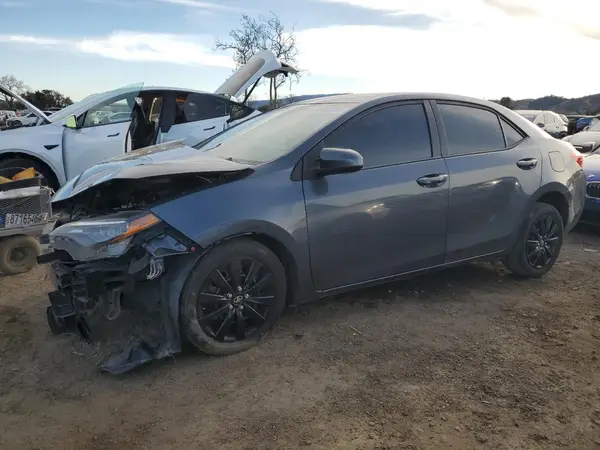 5YFBURHE7JP816986 2018 TOYOTA COROLLA - Image 1