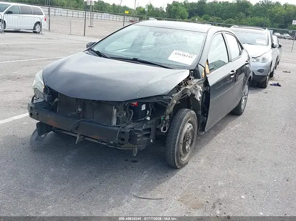 5YFBURHE7JP818723 2018 TOYOTA COROLLA - Image 2