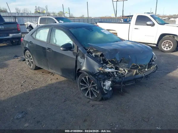 5YFBURHE7JP819497 2018 TOYOTA COROLLA - Image 1