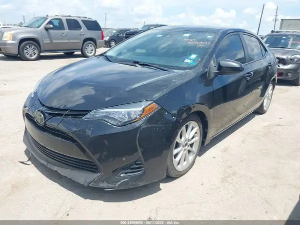 5YFBURHE7JP819757 2018 TOYOTA COROLLA - Image 2