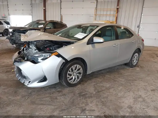 5YFBURHE7JP820505 2018 TOYOTA COROLLA - Image 2