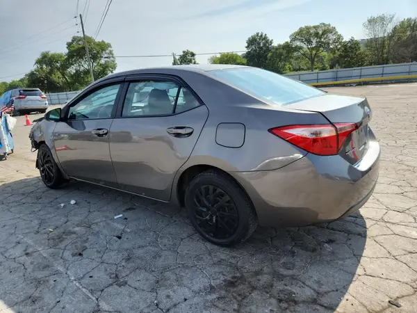 5YFBURHE7JP820536 2018 TOYOTA COROLLA - Image 2