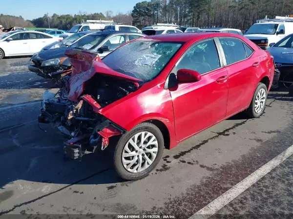 5YFBURHE7JP820620 2018 TOYOTA COROLLA - Image 2