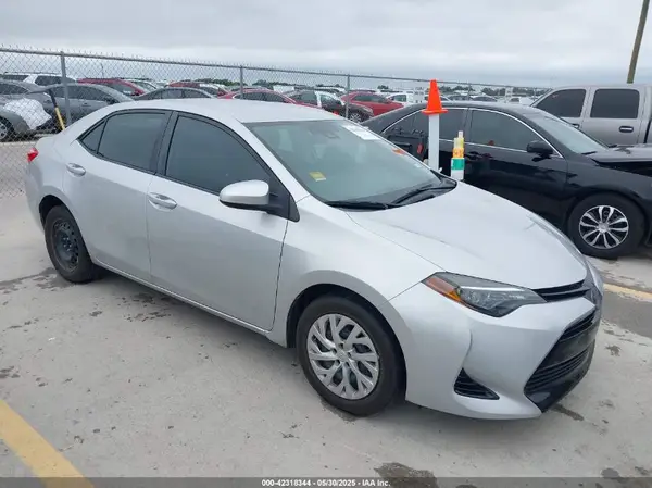 5YFBURHE7JP822870 2018 TOYOTA COROLLA - Image 1