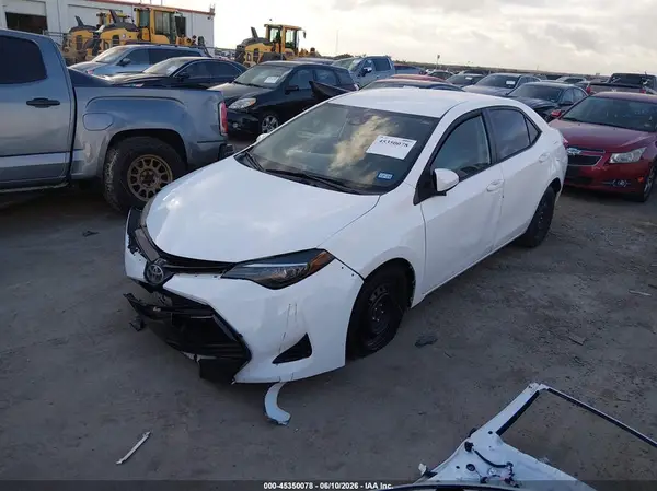 5YFBURHE7JP823937 2018 TOYOTA COROLLA - Image 2
