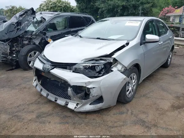 5YFBURHE7JP824120 2018 TOYOTA COROLLA - Image 2