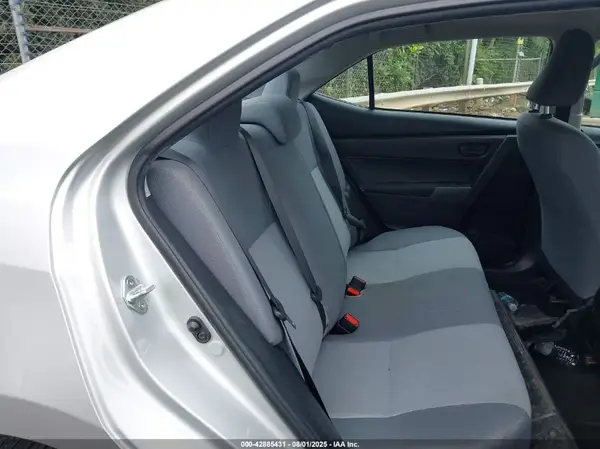 5YFBURHE7JP824120 2018 TOYOTA COROLLA - Image 8