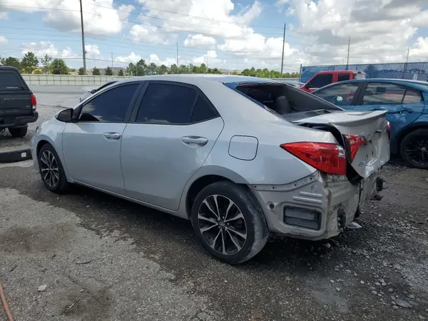 5YFBURHE7JP825140 2018 TOYOTA COROLLA - Image 2