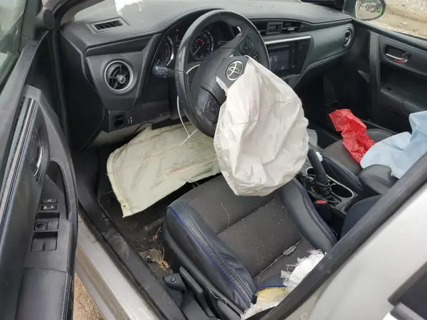 5YFBURHE7JP826627 2018 TOYOTA COROLLA - Image 8
