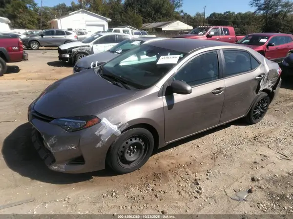 5YFBURHE7JP828104 2018 TOYOTA COROLLA - Image 2
