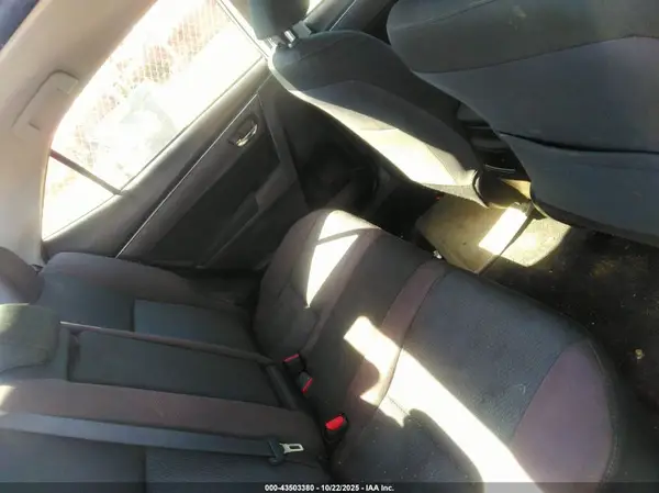 5YFBURHE7JP828104 2018 TOYOTA COROLLA - Image 8