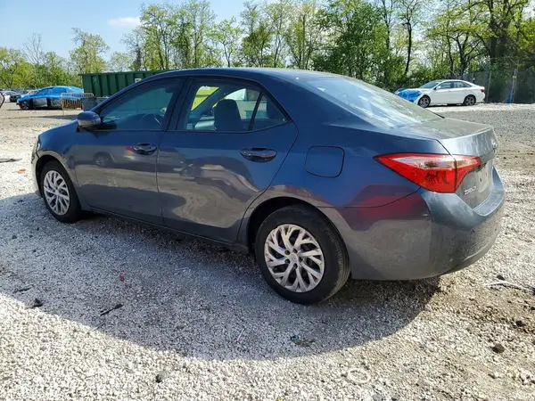 5YFBURHE7JP829155 2018 TOYOTA COROLLA - Image 2