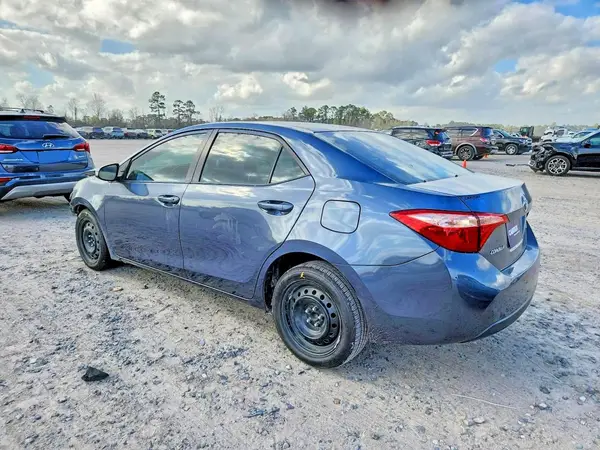 5YFBURHE7JP829446 2018 TOYOTA COROLLA - Image 2