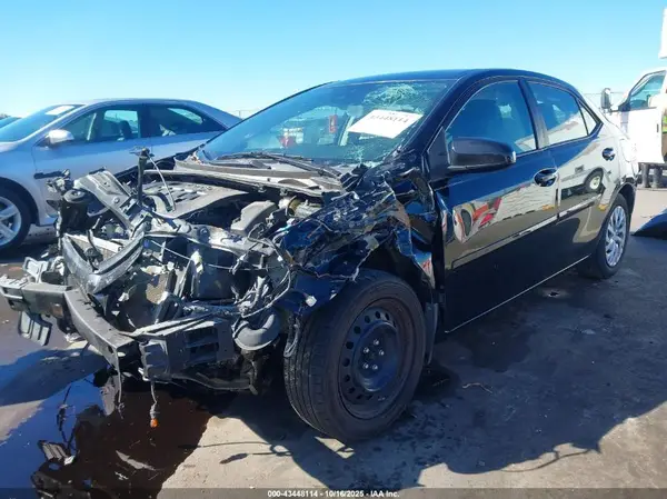 5YFBURHE7JP830404 2018 TOYOTA COROLLA - Image 2